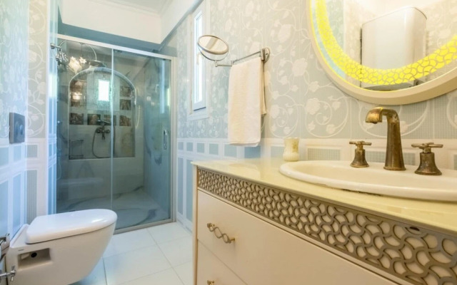 Luxurious Villa With Bosphorus View in Cengelkoy