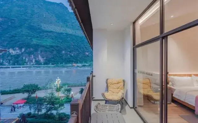 Nujiang Memory Riverview Hotel