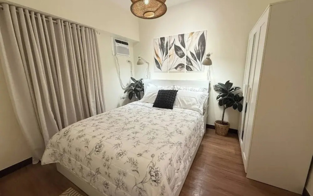 Cozy Modern Apartment Condo Unit
