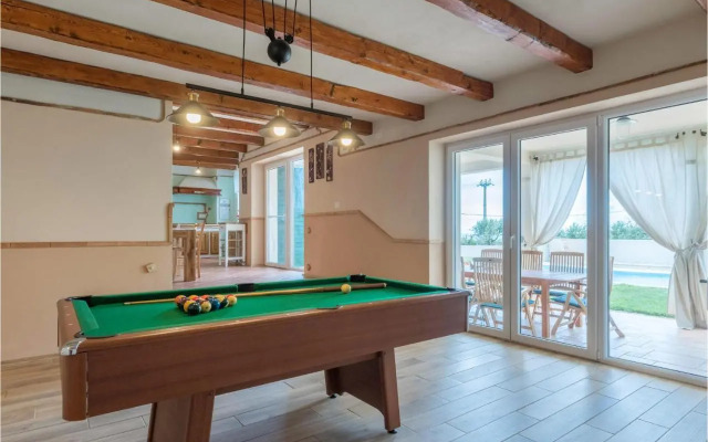 Four-Bedroom Holiday home with Sea View in Krnica