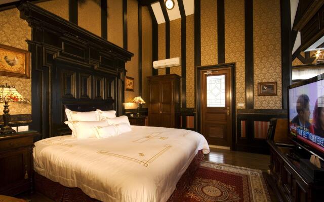 The Old England Manor