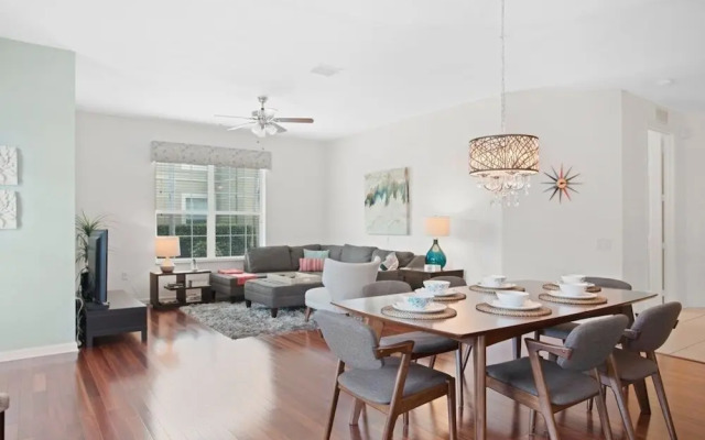 Luxury Oasis 3 Bedroom Condo by RedAwning