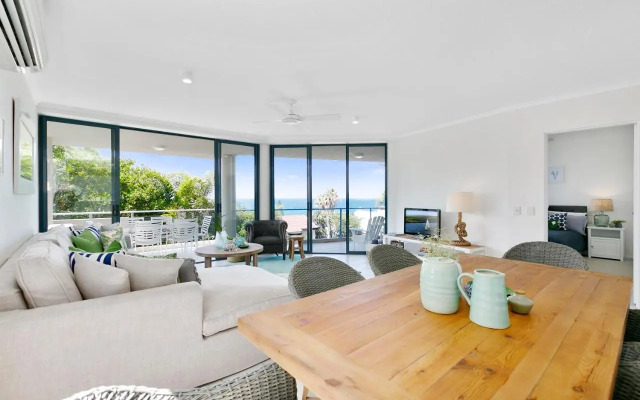Sunny and spacious Sunshine Beach