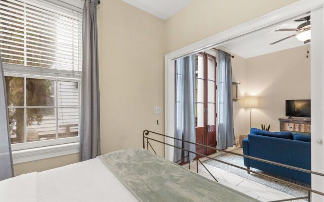 Tranquility with Garden & Heated Pool near King Street