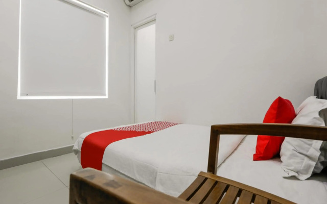 Super OYO 3838 Tamansari Guest House