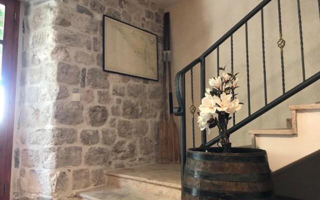 Stone house 264