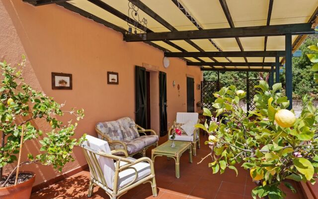 Delightful Villa in Varano with Fireplace