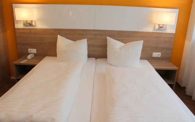 Hotel S16