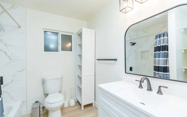 Elegant Pasadena Retreat Prime Comfort Awaits
