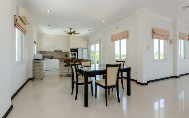 3 Bedroom Pool Villa With Amazing Views TH2
