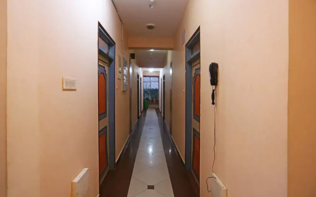 Capital O 6077 Hotel Ashraya