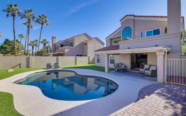 Glendale Golf Getaway w/ Pool & Putting Green!