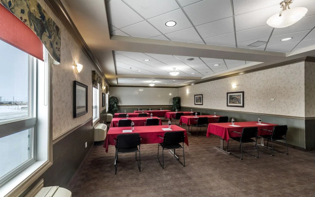 Redwood Inn & Suites