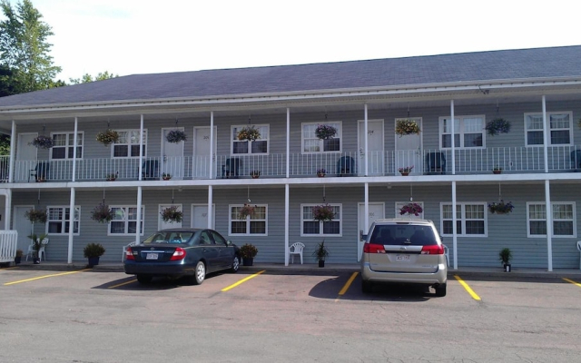 Midtown Motel & Suites