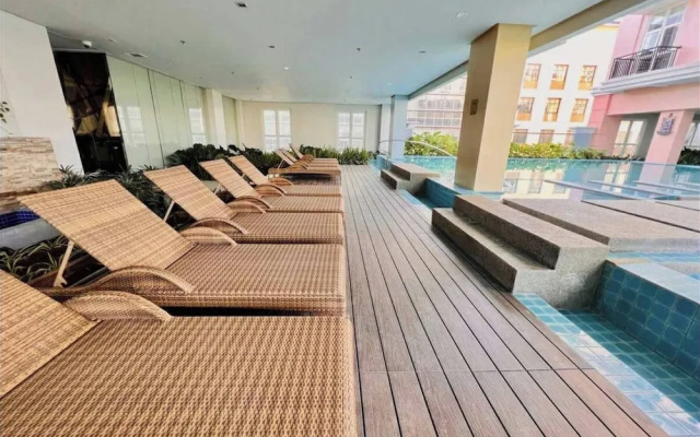 Cozy 1-bedroom Retreat in Iloilo City With City Views