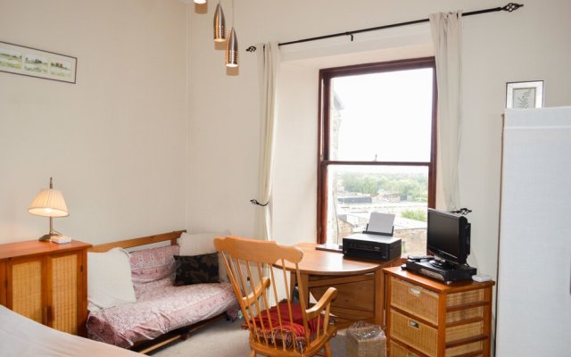 Cosy 2 Bedroom Edinburgh Apartment