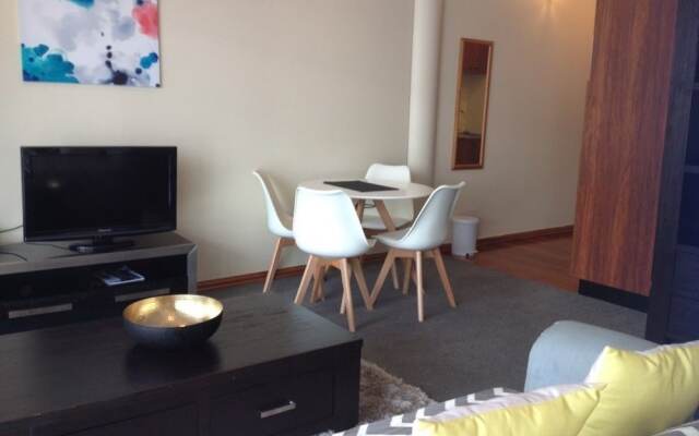 QV Harbour Affordable Apartment - 668