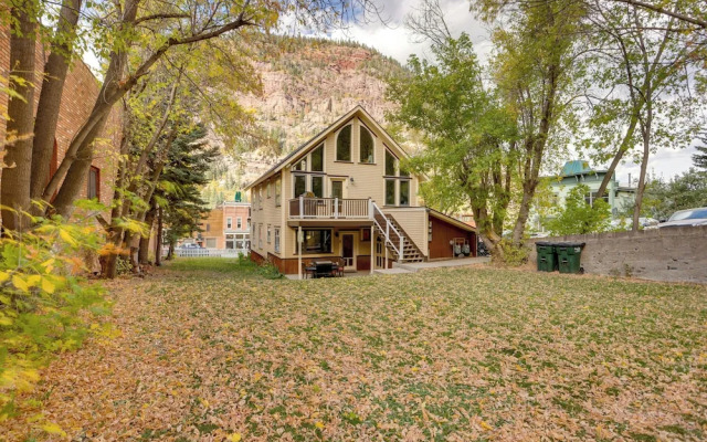 Patio & Mountain Views: Central Ouray Getaway!