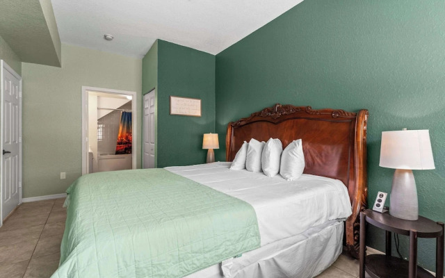 Enchanted At 7 Dwarfs Lane