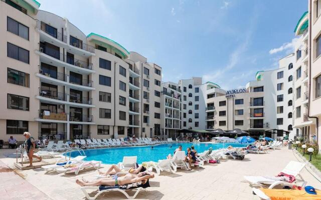 Studio with Balcony & Pool View