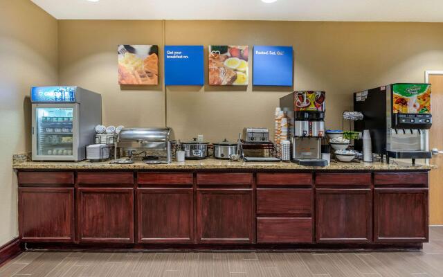 Comfort Inn Walcott near Davenport