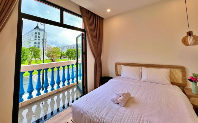 S79 Sofia Good and Good Grand World