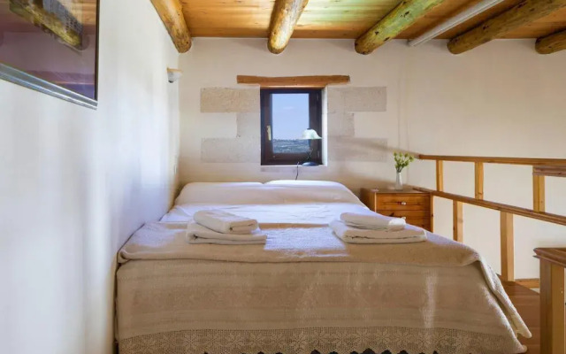 Cozy Holiday Home With Pool and Whirlpool in Maheri