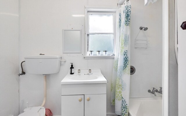 3 Bedroom In Onehunga w Parking - Wifi - Netflix