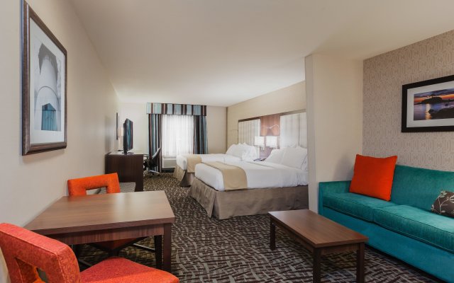Holiday Inn Express & Suites Eureka, an IHG Hotel