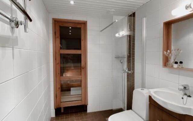 Modern one bedroom Apartment with Sauna near Airport