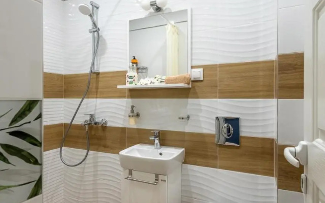 LUXURY & UNIQUE - TOP CENTER Apt. - 3BDR & 2 Baths