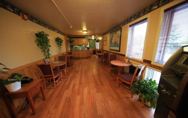 Long House Alaskan Hotel