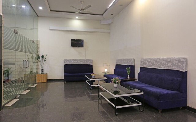 Townhouse OAK Hotel MP Inn