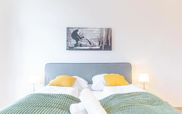 attractive 2BR Apt. Near AKH- Ideal for Longstays