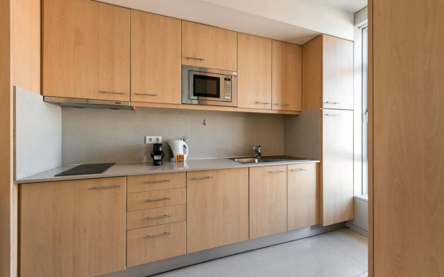 Dragon Stadium Studio w Balcony by LovelyStay