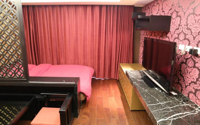 Q Square Apartment D