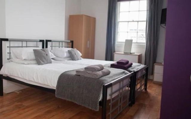 Lovely Holiday Home in Gloucester Near Waterways Museum