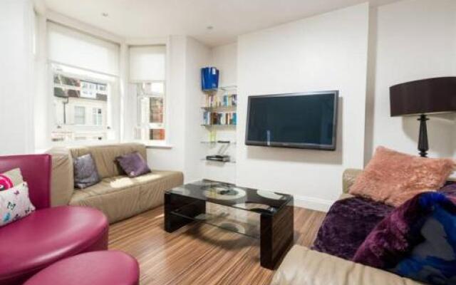 Gorgeous Apartment in Trendy Neighbourhood (Hm3)