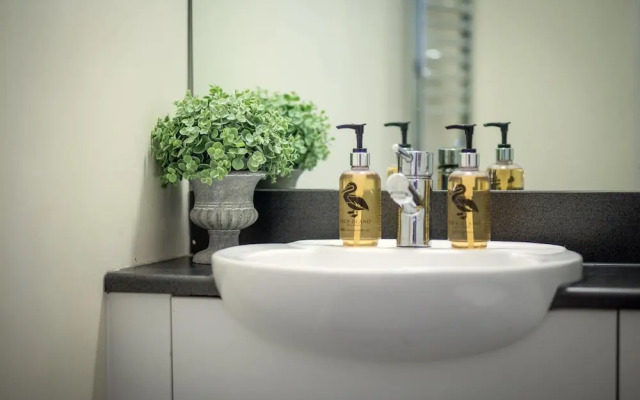 Luxury Two Bed Apartment With Roof Terrace