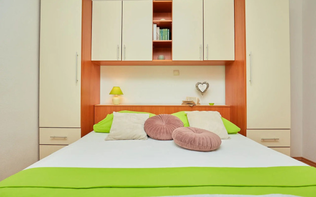 Apartments Zelic Tucepi