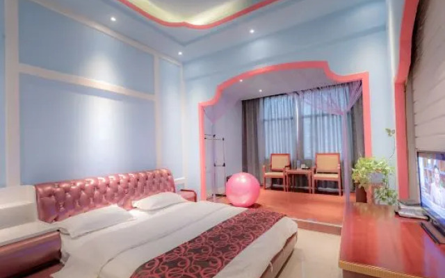 Qiubei Waterside Hotel