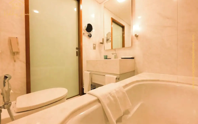 Studio with Thrilling Burj Khalifa View