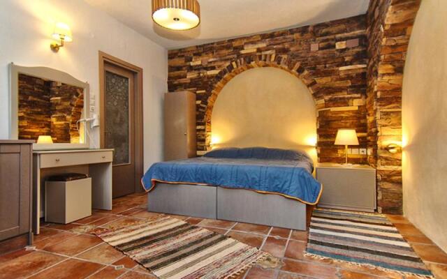 Calliope Maille Studios & Apartments