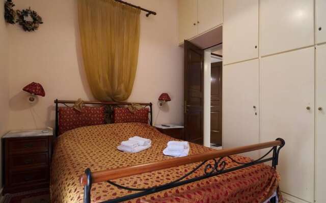 Spacious Central Apartment w h Free Parking Spaces
