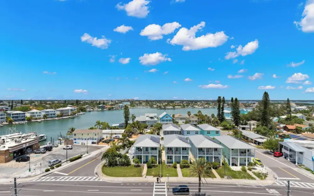 Sea Breeze 708 by Distinctive Beach Rentals