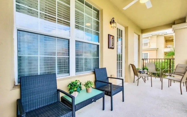 Vista Cay Electra 3 Bedroom Condo by RedAwning