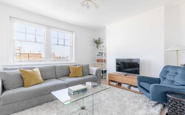 Sleek Scandi-inspired 2BD Flat, Fulham