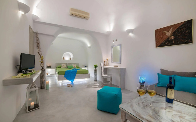 Kima Oia Suites