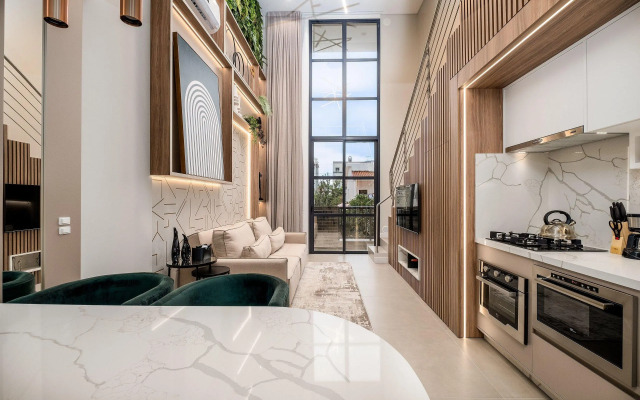 Apto confortável e completo em prédio novo JPR211