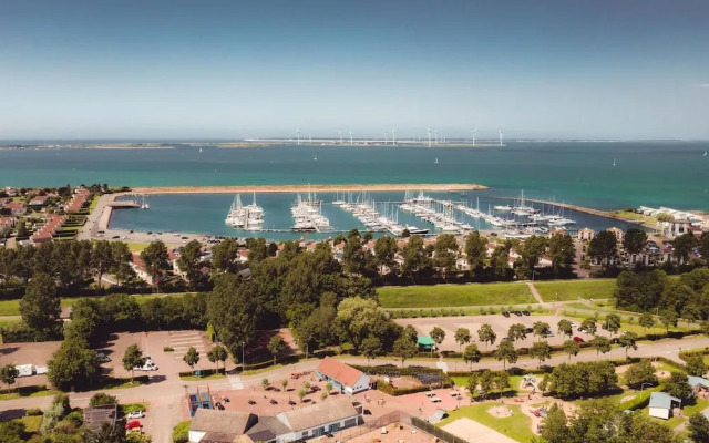 Holiday Home With Microwave, in a Holiday Park, Beach Within Walking Distance